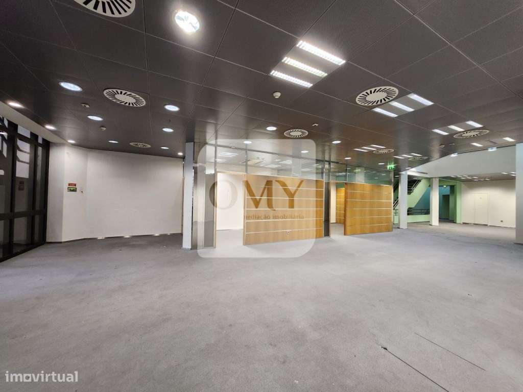 Prédio Comercial Junto à Loja do Cidadão na Zona Histórica de Vila ... - Grande imagem: 4/41