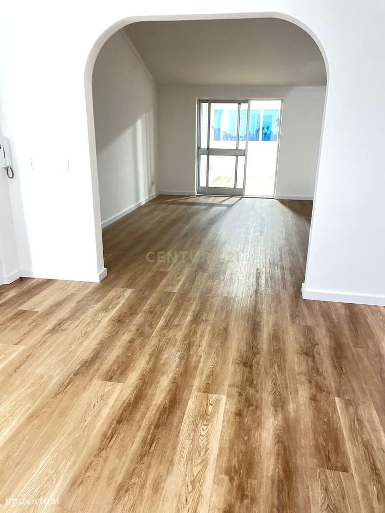 T1 que pode ser transformado em T1+1. Totalmente Remodelado Frente ao - Grande imagem: 5/26