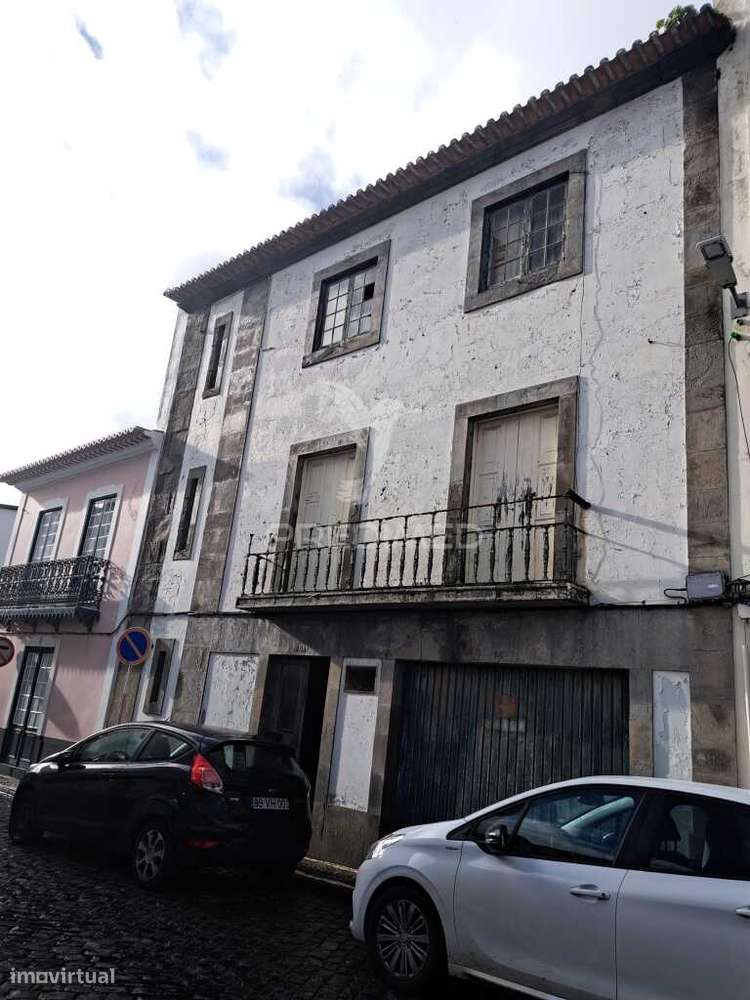 Prédio para reabilitação na zona histórica de Angra do Heroísmo - Grande imagem: 2/13