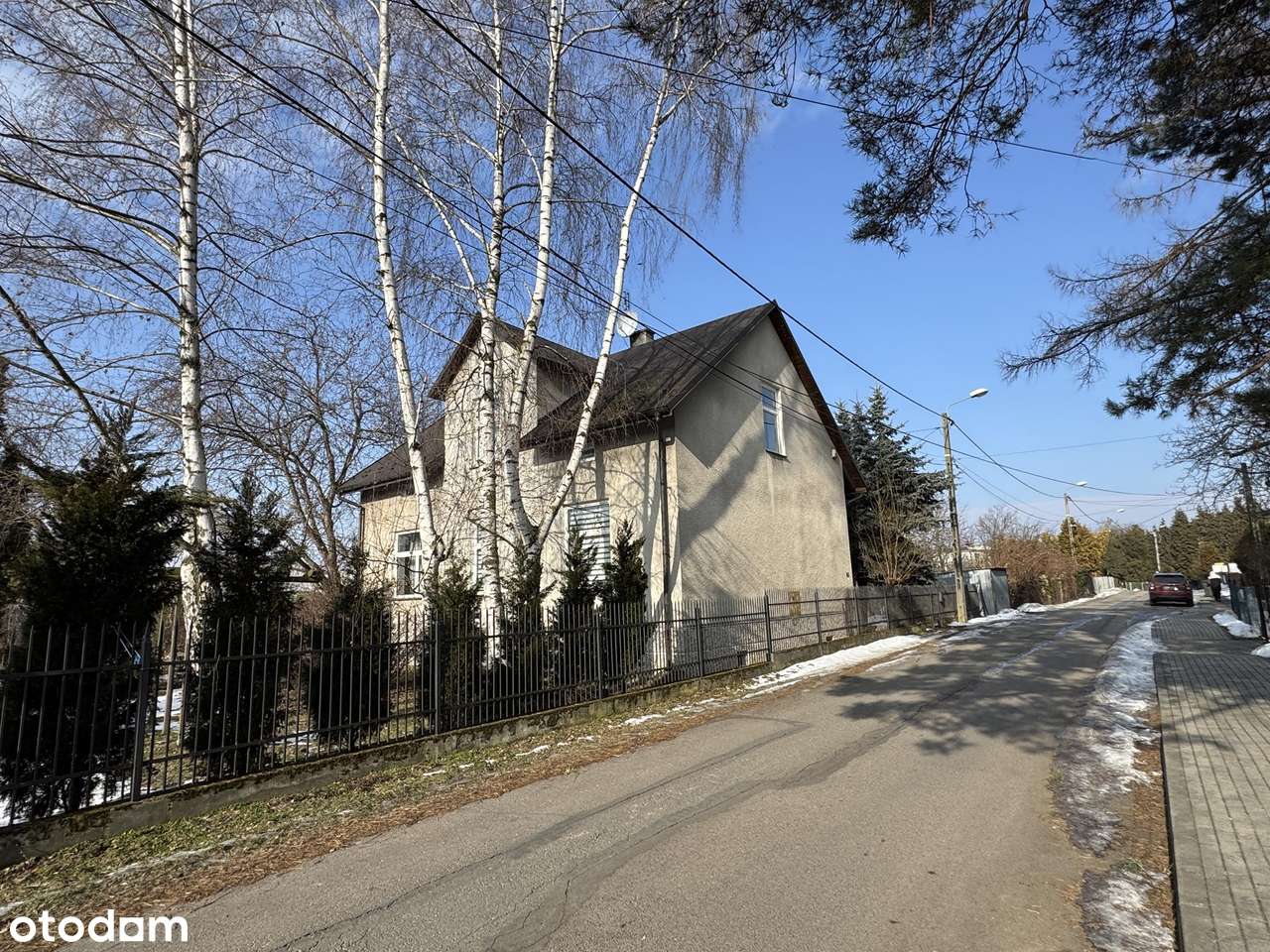 Przestronny dom z użytkowym poddaszem i garażem-1