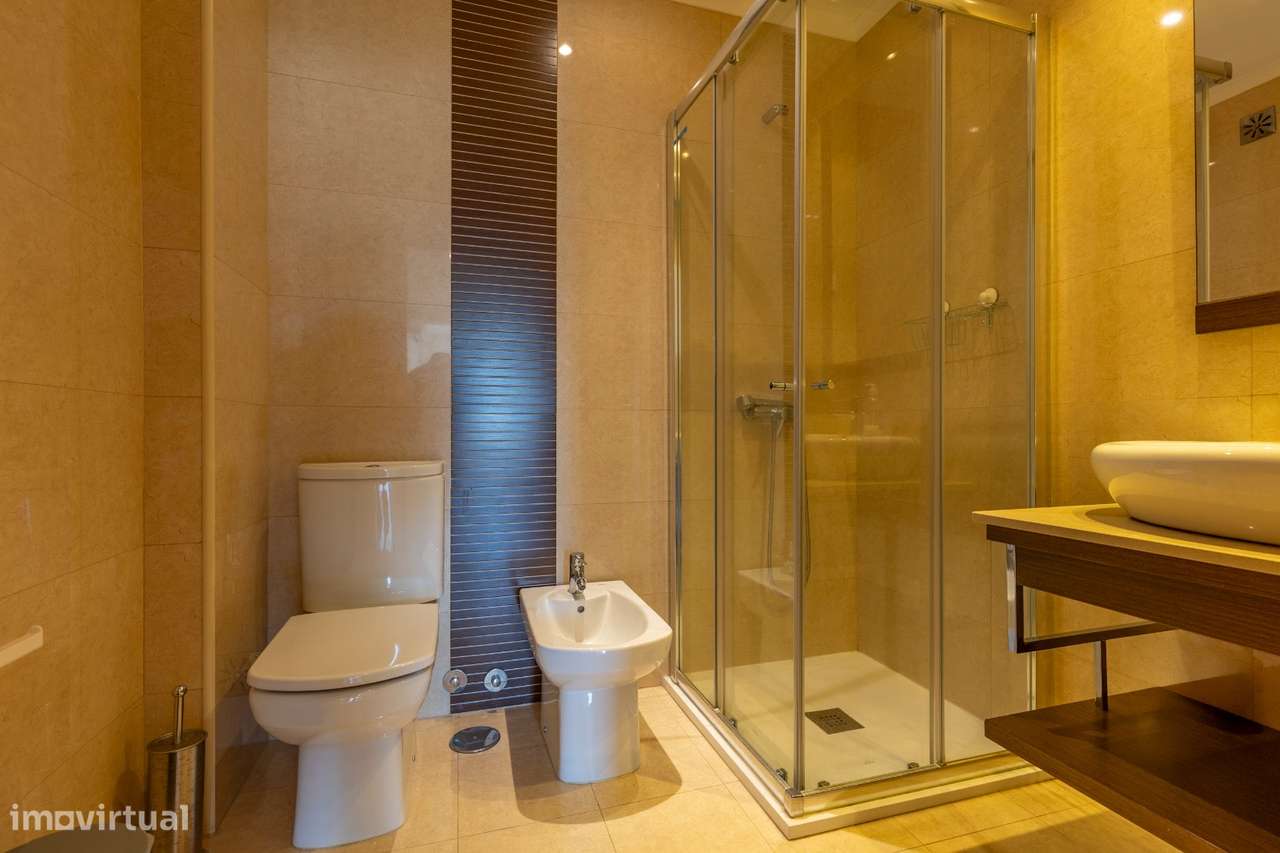 Moradia T3 piscina terraço vista mar e vila de Sesimbra-31