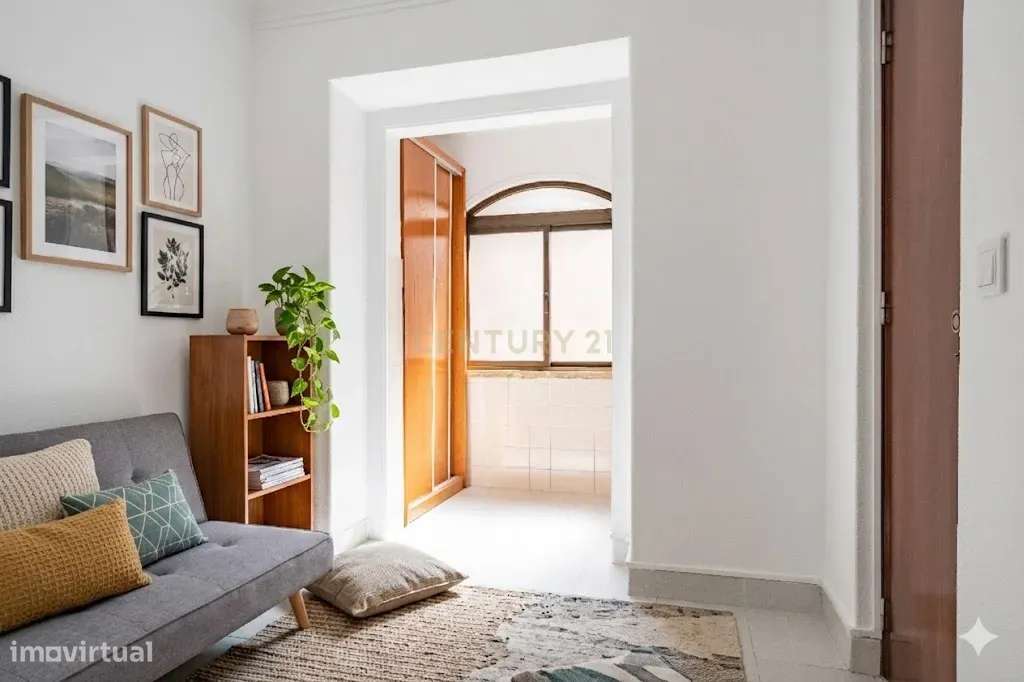 Apartamento soalheiro e muito central.-0