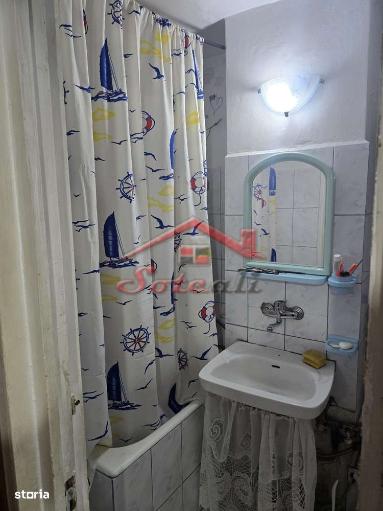 Apartament 2 camere etaj 1/4 Campina zona semicentrala-6