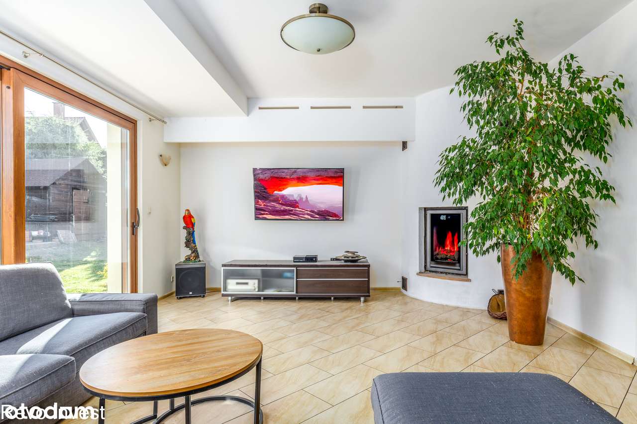 Duży nowoczesny piękny dom-1