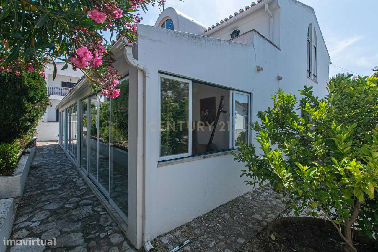 T4 +1 com jardim, piscina e garagem-44