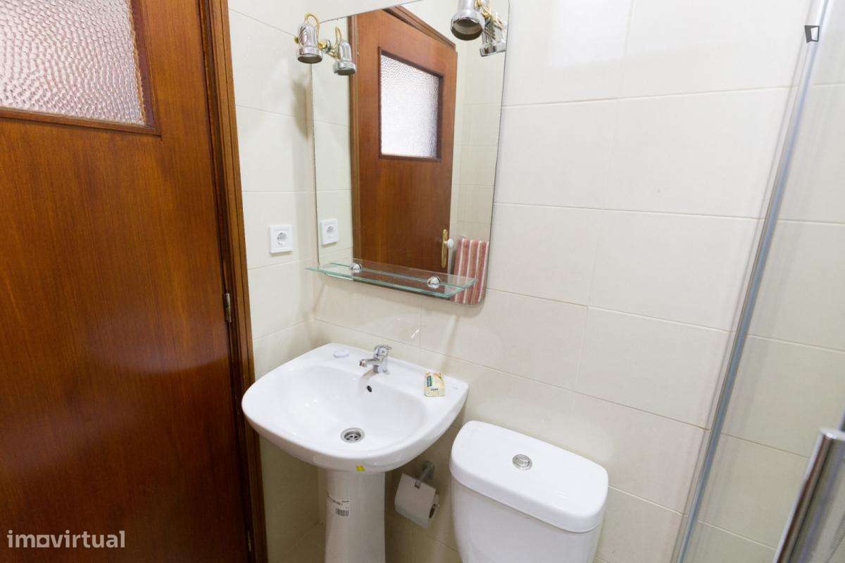Quarto - localizado em Valongo Porto - Grande imagem: 3/20