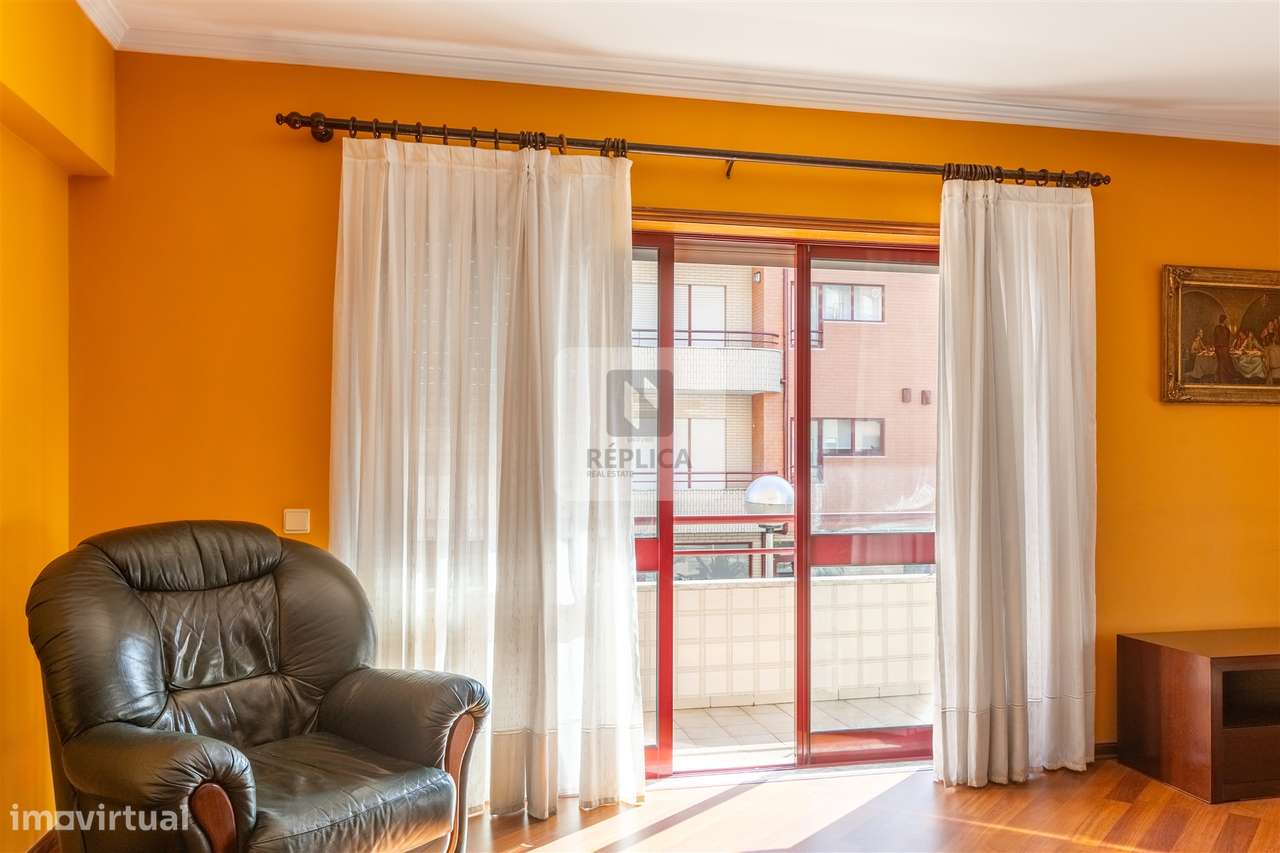 Apartamento T2 com varanda e Garagem em Matosinhos-10