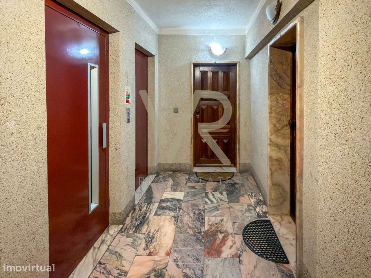 Oportunidade em Massamá: T3 Luminoso a 3 Minutos da Estação-26