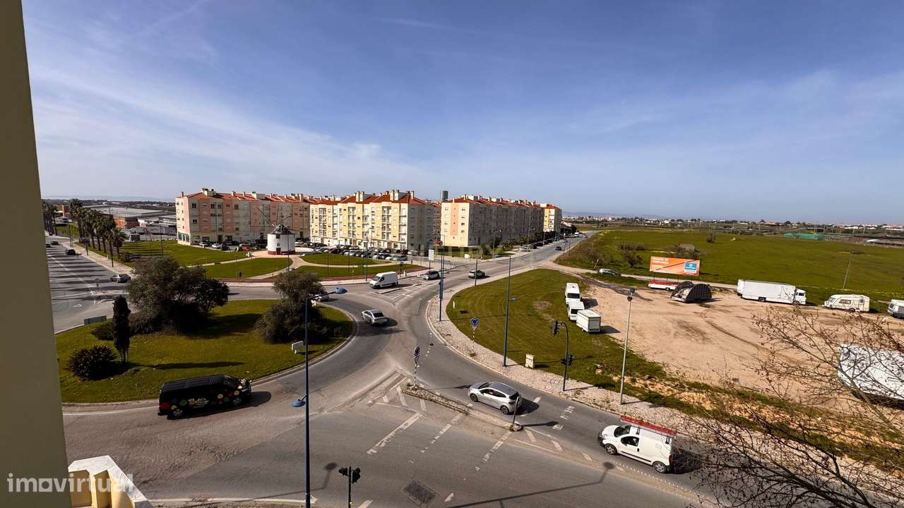 Excelente T4 no Montijo com Garagem e Arrecadação.-34