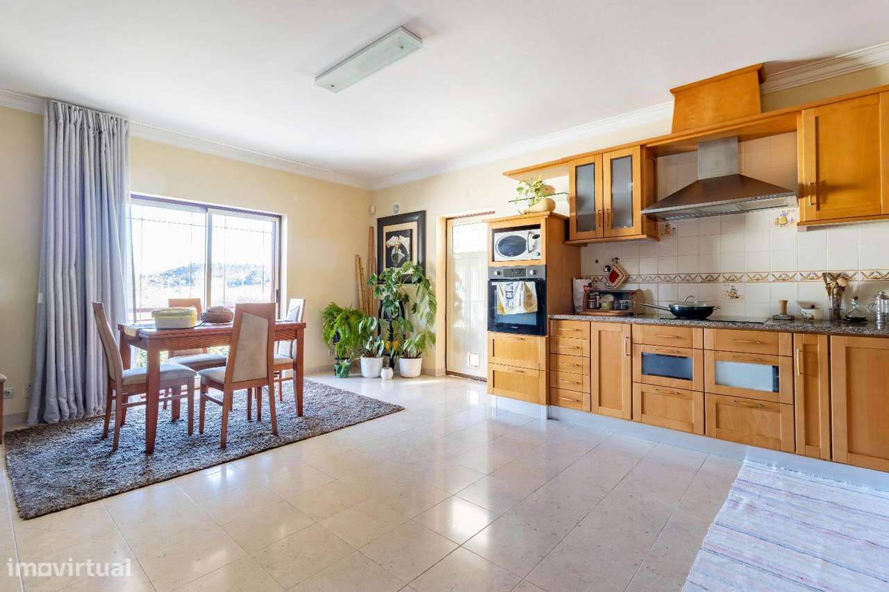 Moradia T4+1 na Maceira, Leiria - Grande imagem: 4/23