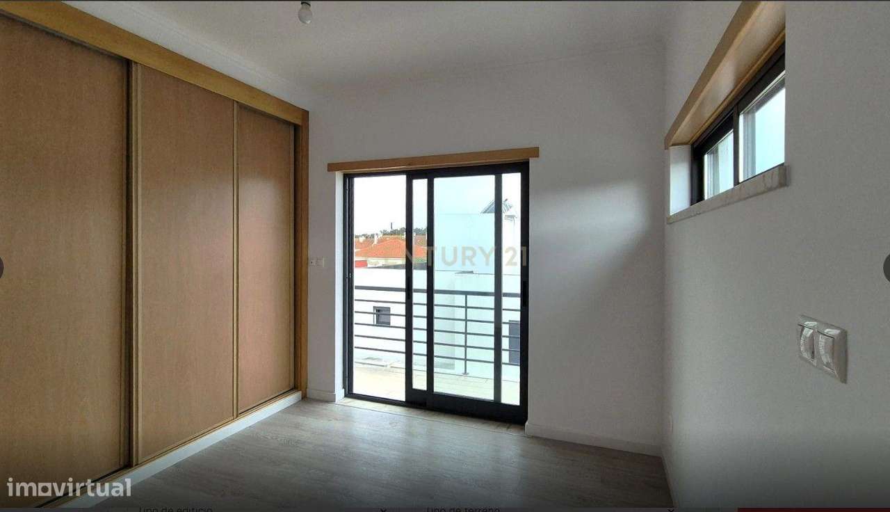 Moradia Isolada T5 de Arquitetura Moderna com Garagem – Quinta da Alem-21