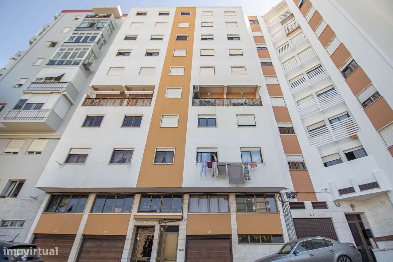 Apartamento T3 com garagem em Carnaxide-20