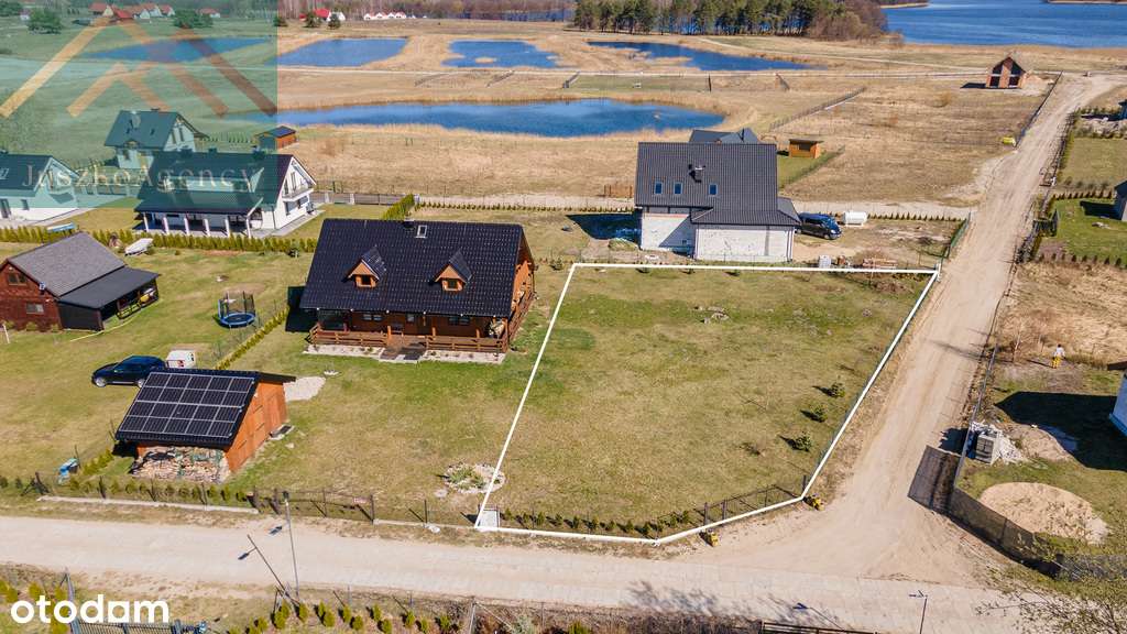 Urokliwa działka 200 metrów od jeziora. Ogrodzona-2