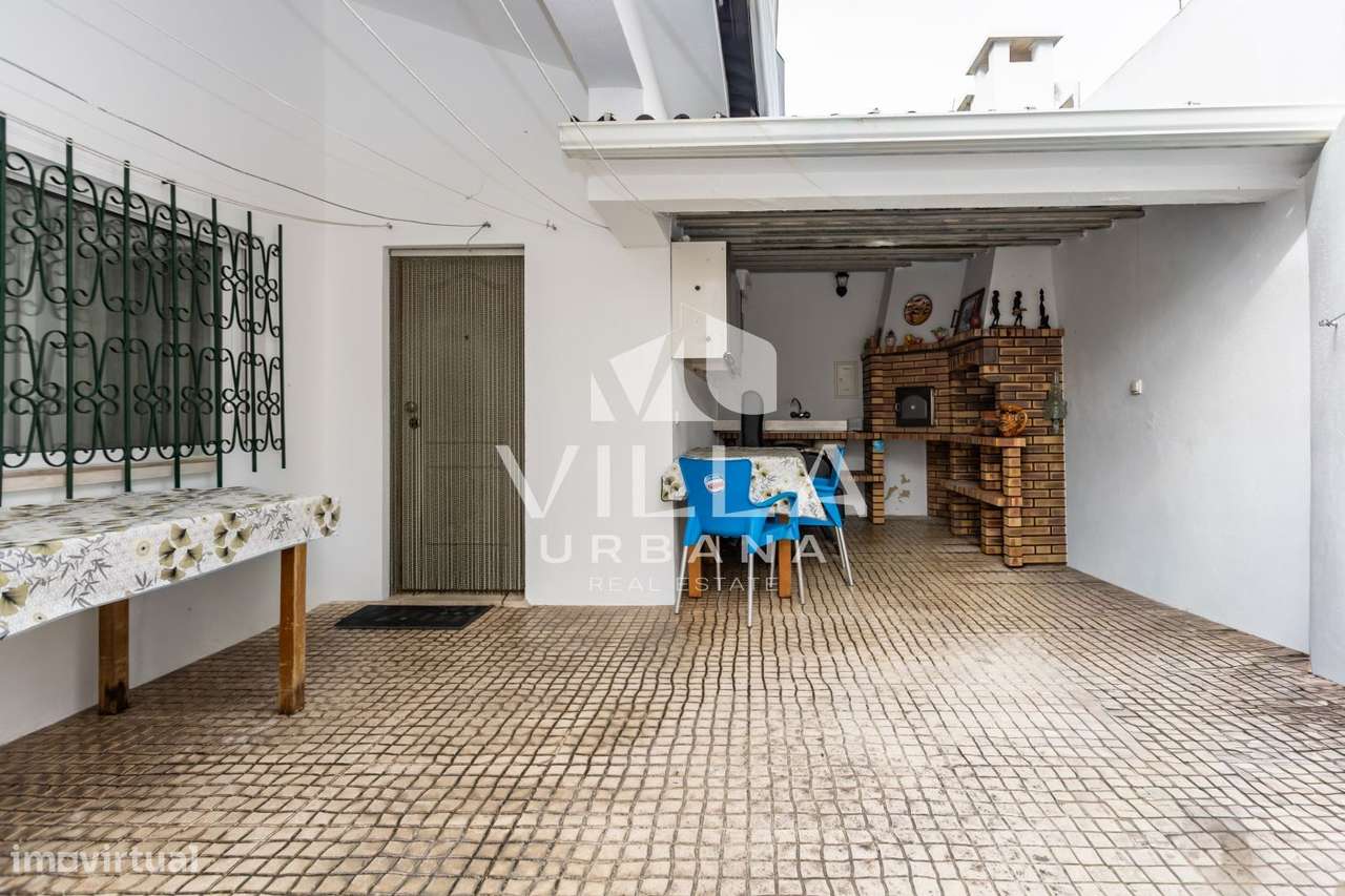 Moradia T3 +1 com Garagem localizada numa zona tranquila em Belverde-11