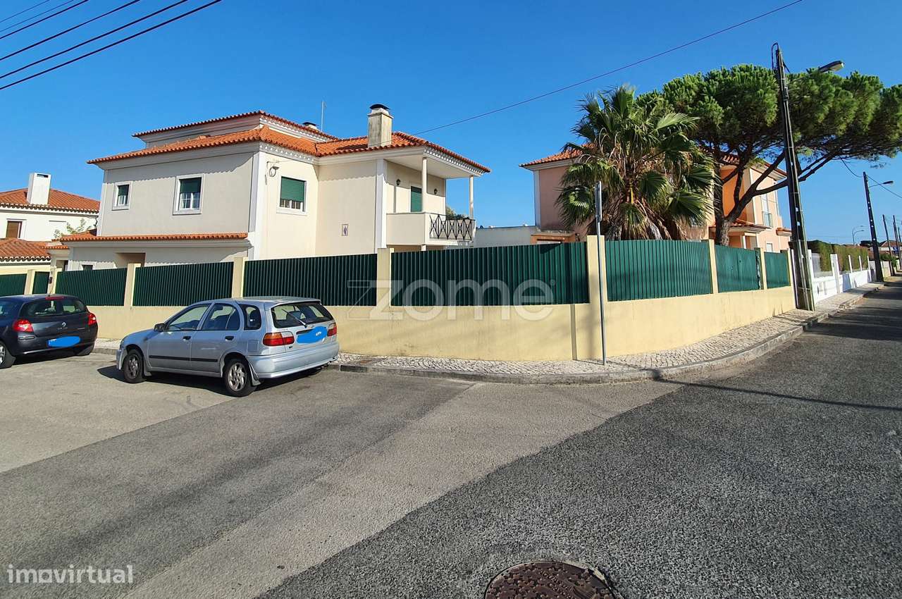 Moradia Isolada com piscina e bastante soalheira-2