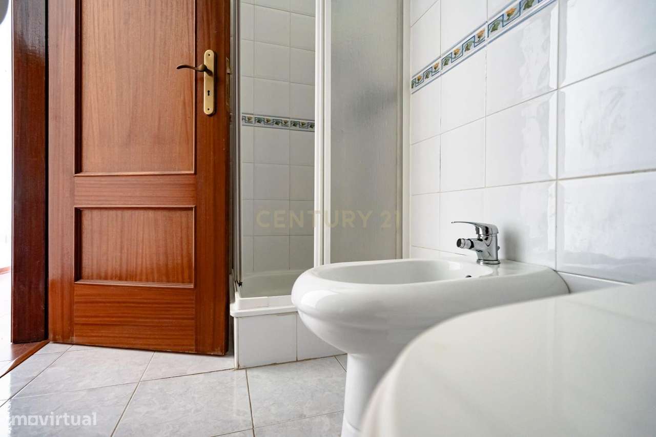 Apartamento T3 com elevador e garagem no centro da Lousã-17