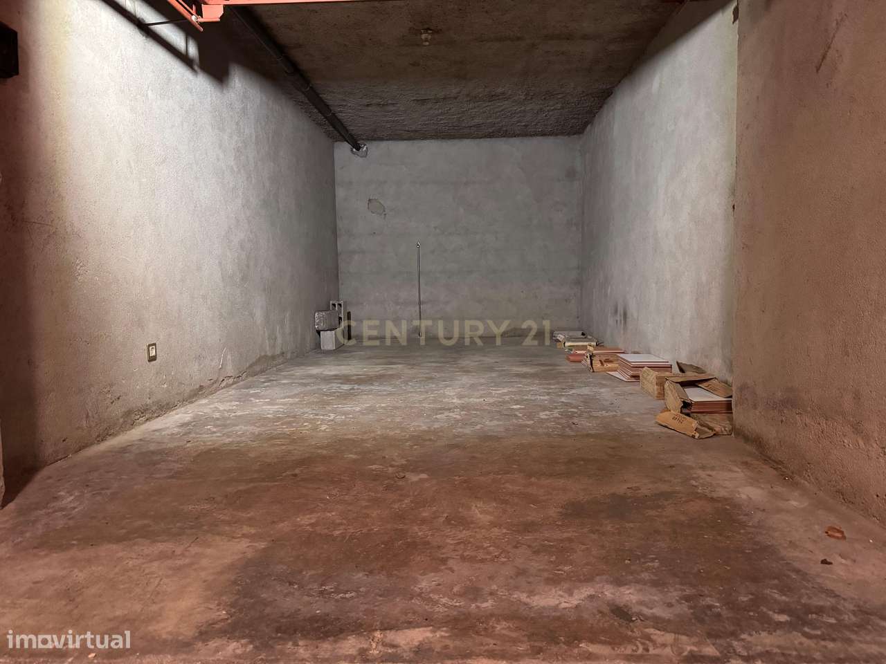 Garagem fechada para arrendamento situada na Rua do Brasil, em Coimbra - Grande imagem: 3/3