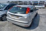 Far dreapta Ford Focus 1  [din 1998 pana  2004] seria Hatchback 3-usi 1.4 MT (75 hp) - 5