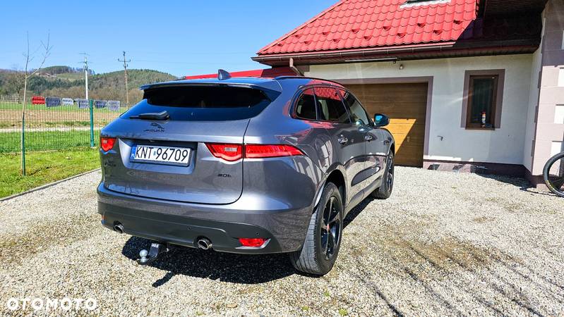 Jaguar F-Pace 25t AWD Portfolio - 8