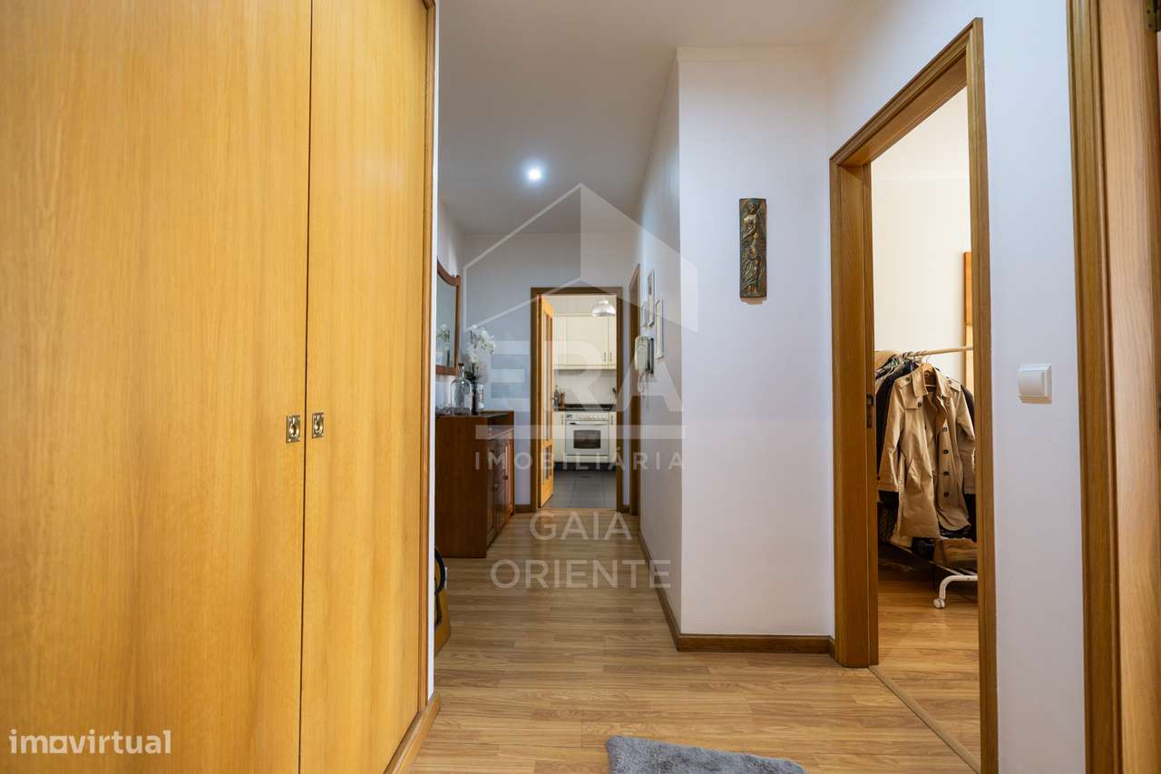 T2 com garagem e varanda junto à N1 – Seixezelo-18