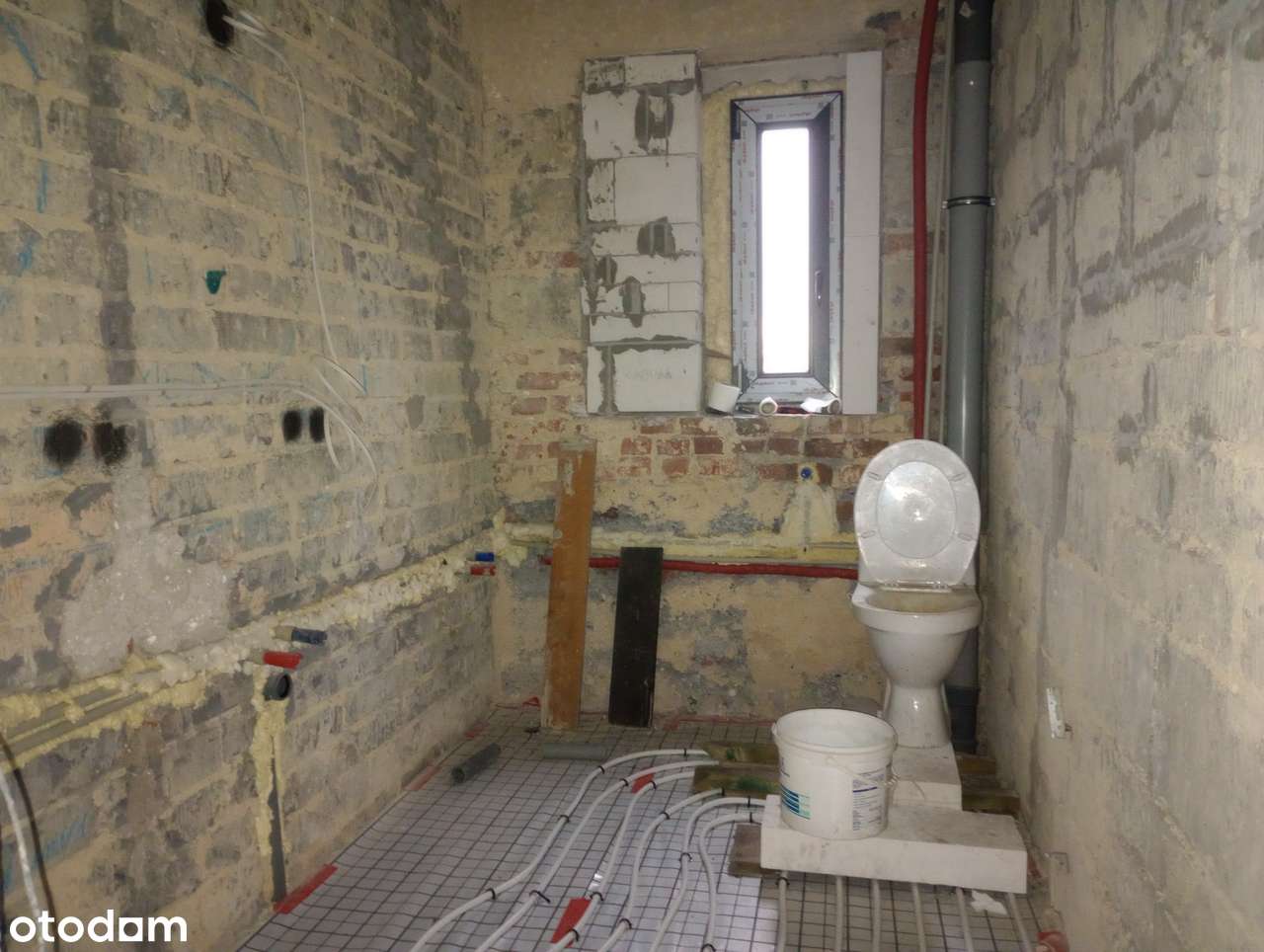 Dom w trakcie remontu w pięknej okolicy.-13