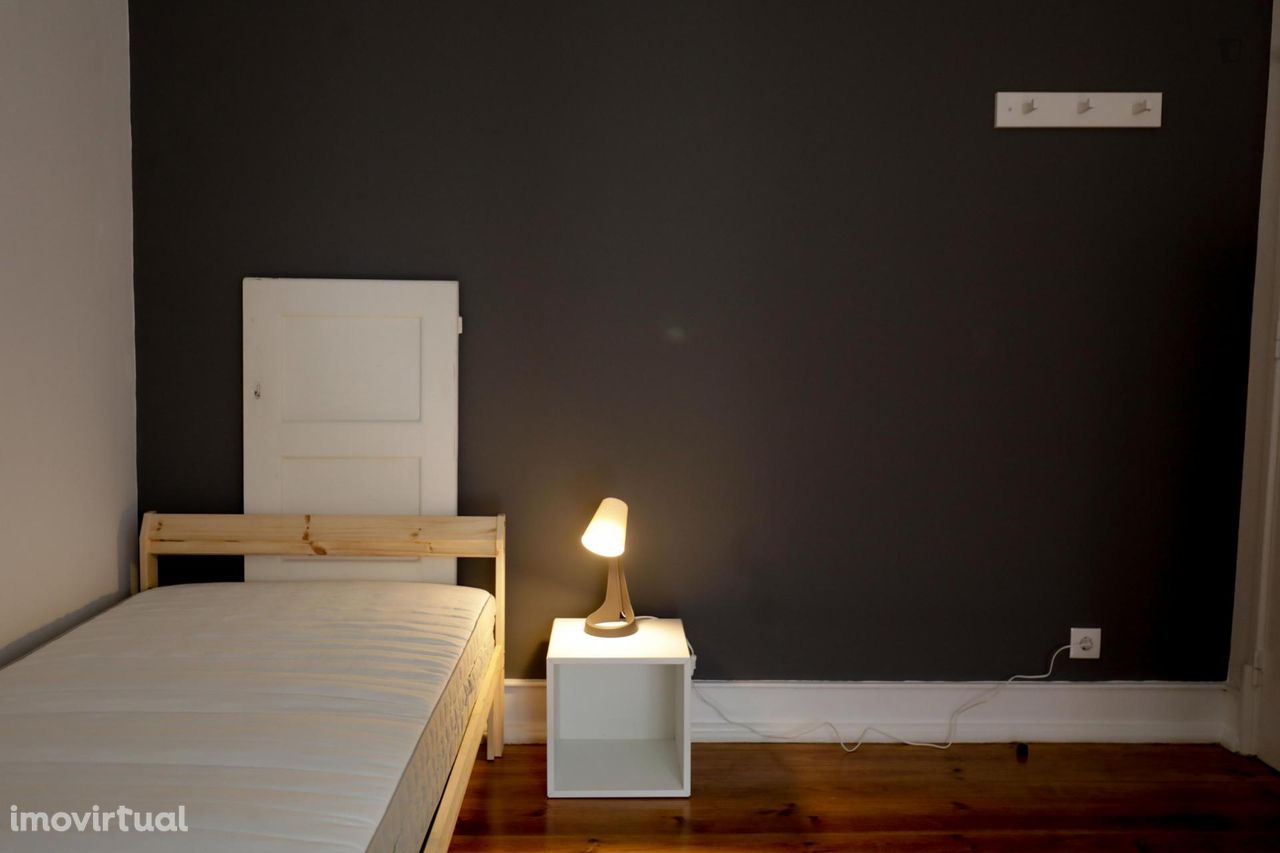 404375 - Quarto com cama de solteiro em apartamento com 4 quartos