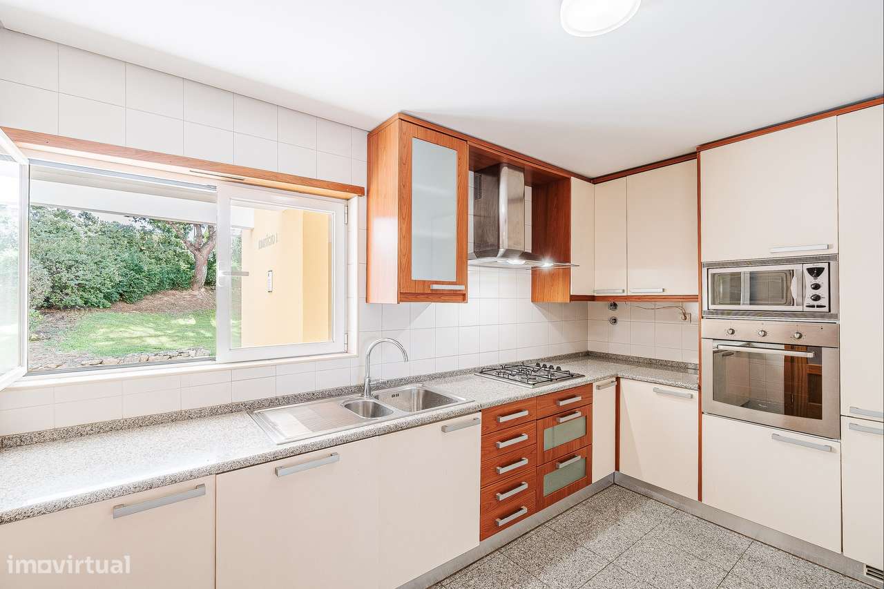 T1 com Potencial T2 (98m²) | Condomínio Privado com Piscina | Alcabide-9