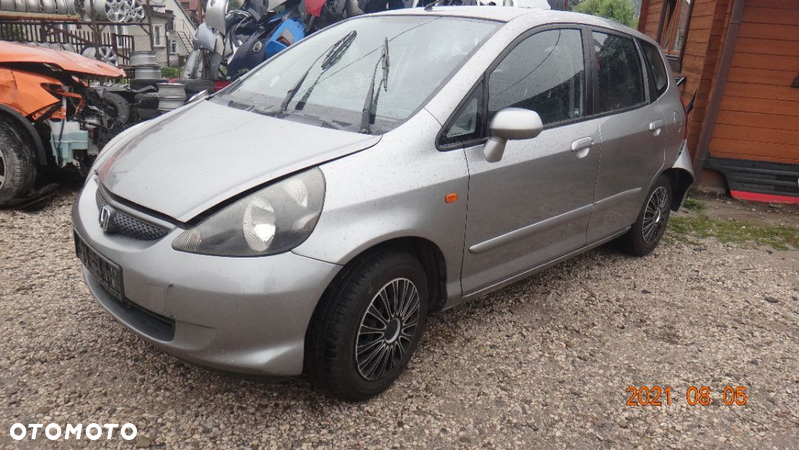 Honda Jazz 02-08 Części blacharskie mechaniczne 1,2 L12A1 NH642M - 2