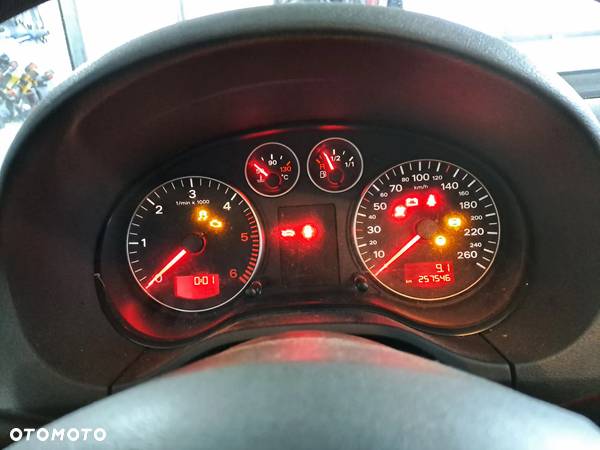 Audi A3 8P 1.9 TDi 105KM kod silnika BLS kod skrzyni JCR kod lakieru LX7W - 14