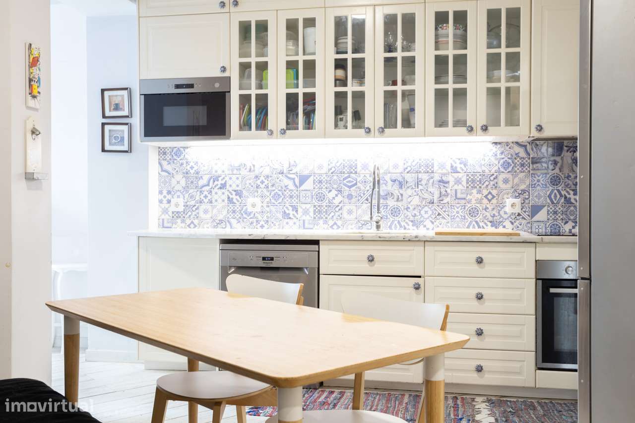 Apartamento T4 no Areeiro, com logradouro. - Grande imagem: 2/33