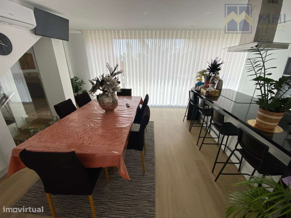 Excelente moradia Bifamiliar T3, a 100 metros da praia em Canidelo-13