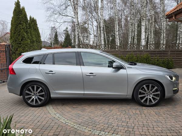 Volvo V60 D6 AWD Plug-in Hybrid Summum - 12