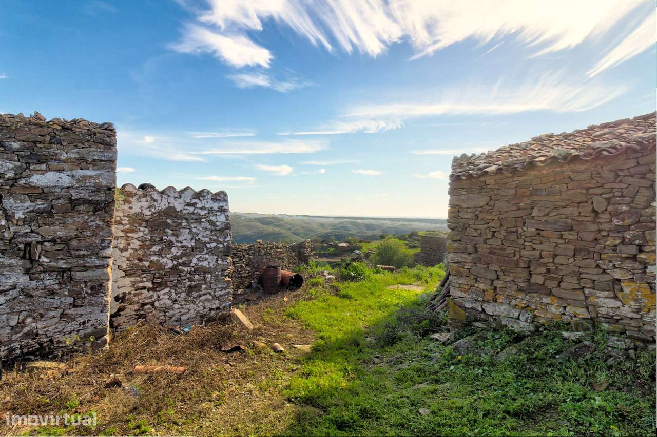 Moradia T4 para Recuperar, zona Alta na Serra de Tavira-19