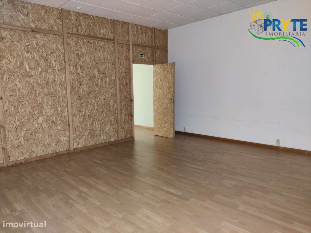 Loja com 60 metros quadrados localizada na Sertã - Grande imagem: 4/10