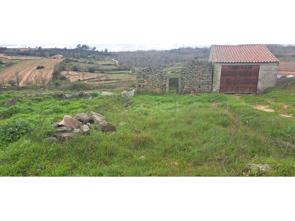 Moradia para recuperar com terreno em Urrós, Mogadouro - Grande imagem: 4/12