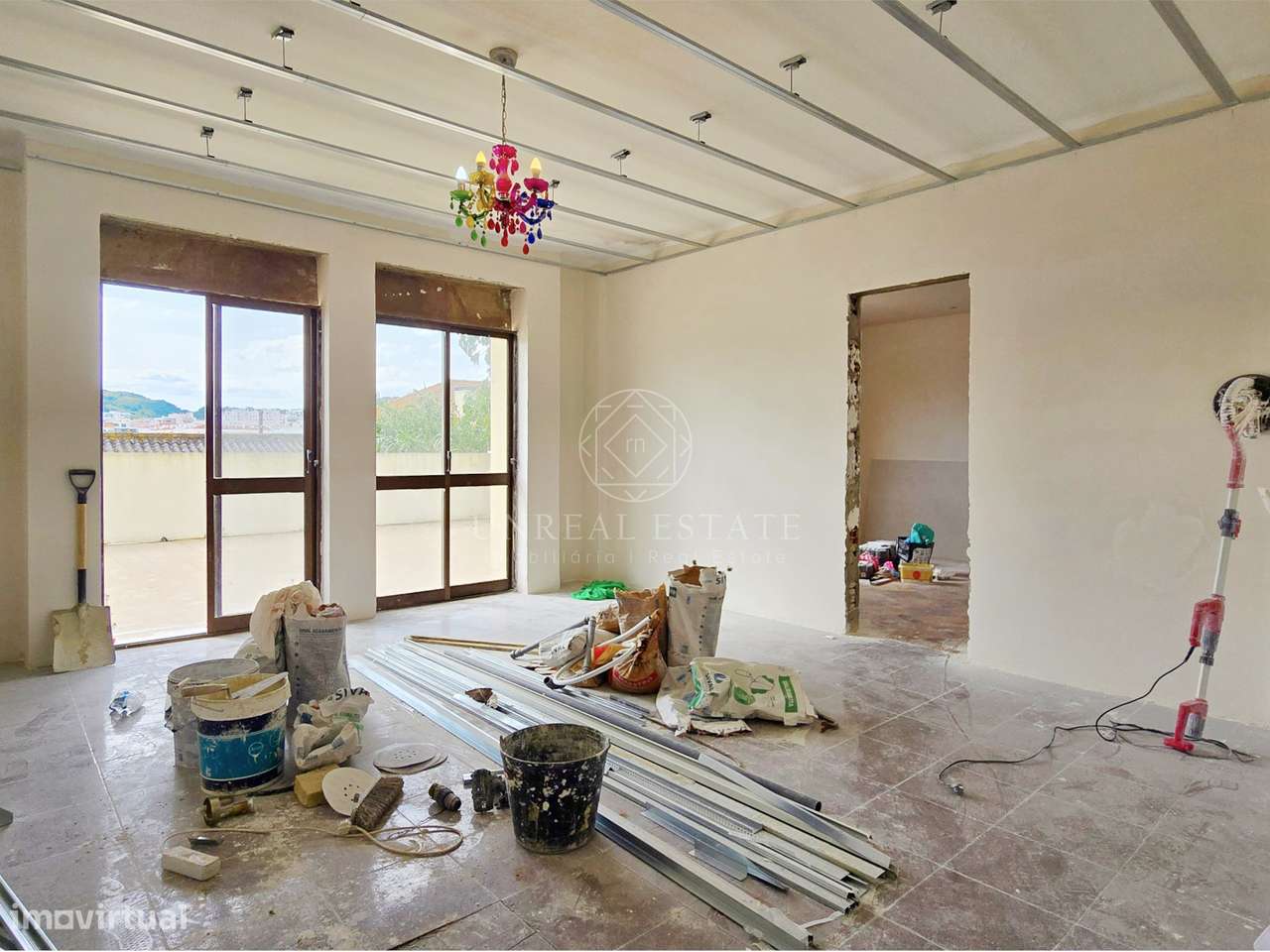 Apartamento T3 em Remodelação com Terraço de 80 m² e Parqueamento | Se-15