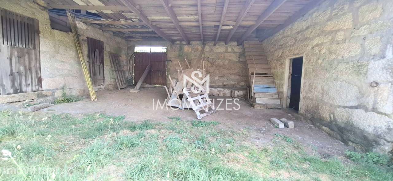 Moradia T3 isolada para reabilitação total - São Romão do Coronado-22