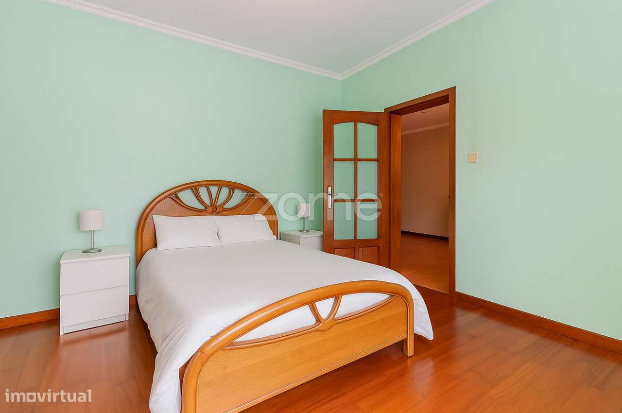 Moradia T4 com terraço, perto da praia de Vila Chã - Grande imagem: 2/42