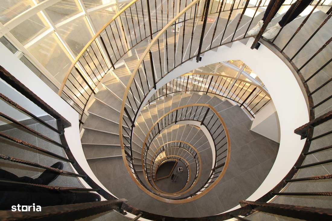 Vând imobil cu spații comerciale/apartamente D+P+3E în Hunedoara...-5