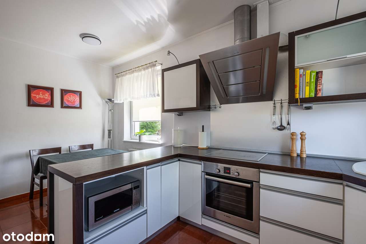 Komfortowy dom z ogrodem i niezależnym garażem-9