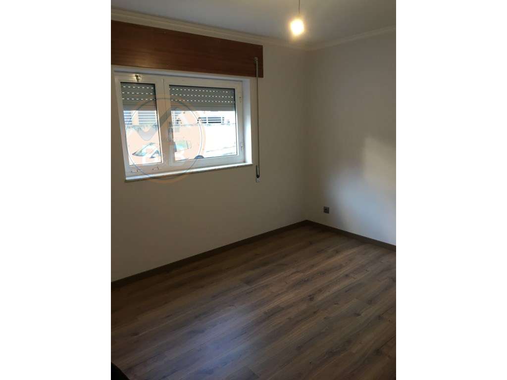 Apartamento T3 com garagem em Valbom-12