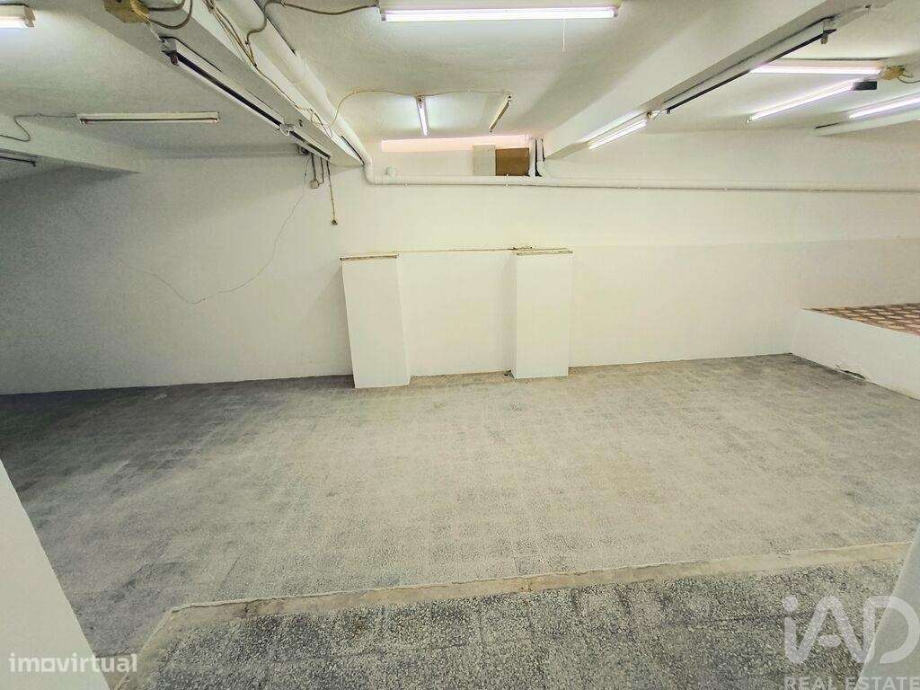 Loja / Estabelecimento Comercial T2 em São Domingos De Benfica de 237, - Grande imagem: 4/20