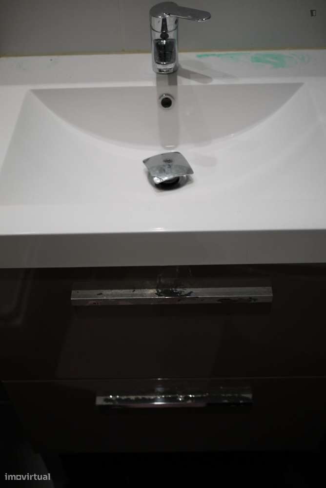 Quarto - localizado em Baixa Coimbra - Grande imagem: 4/9