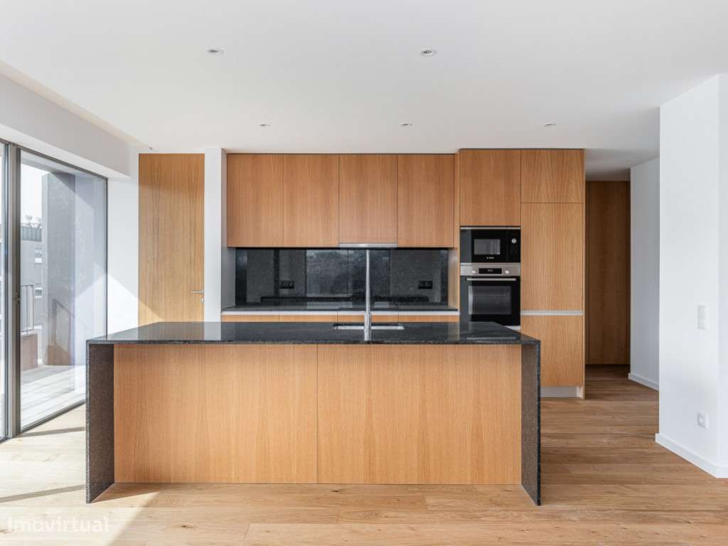 Apartamento T4 com 3 frentes em Matosinhos sul, no edifício Nautilus-7