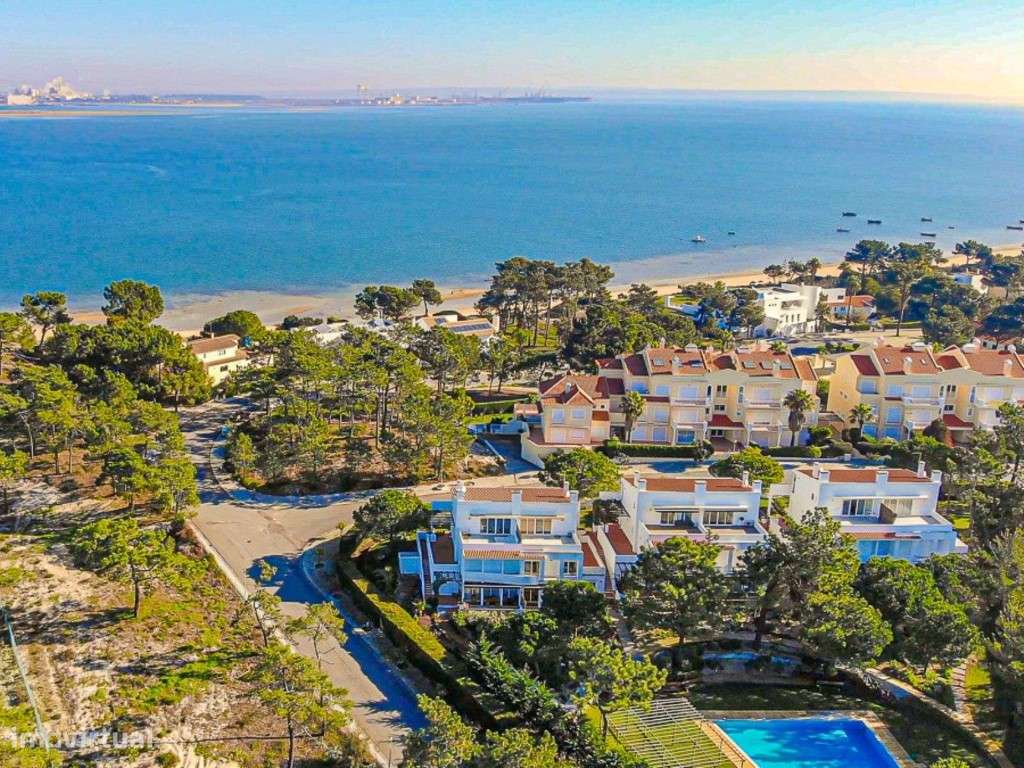 Moradia geminada T4+1 com vista sobre o Rio Sado em Tróia - Grande imagem: 2/44