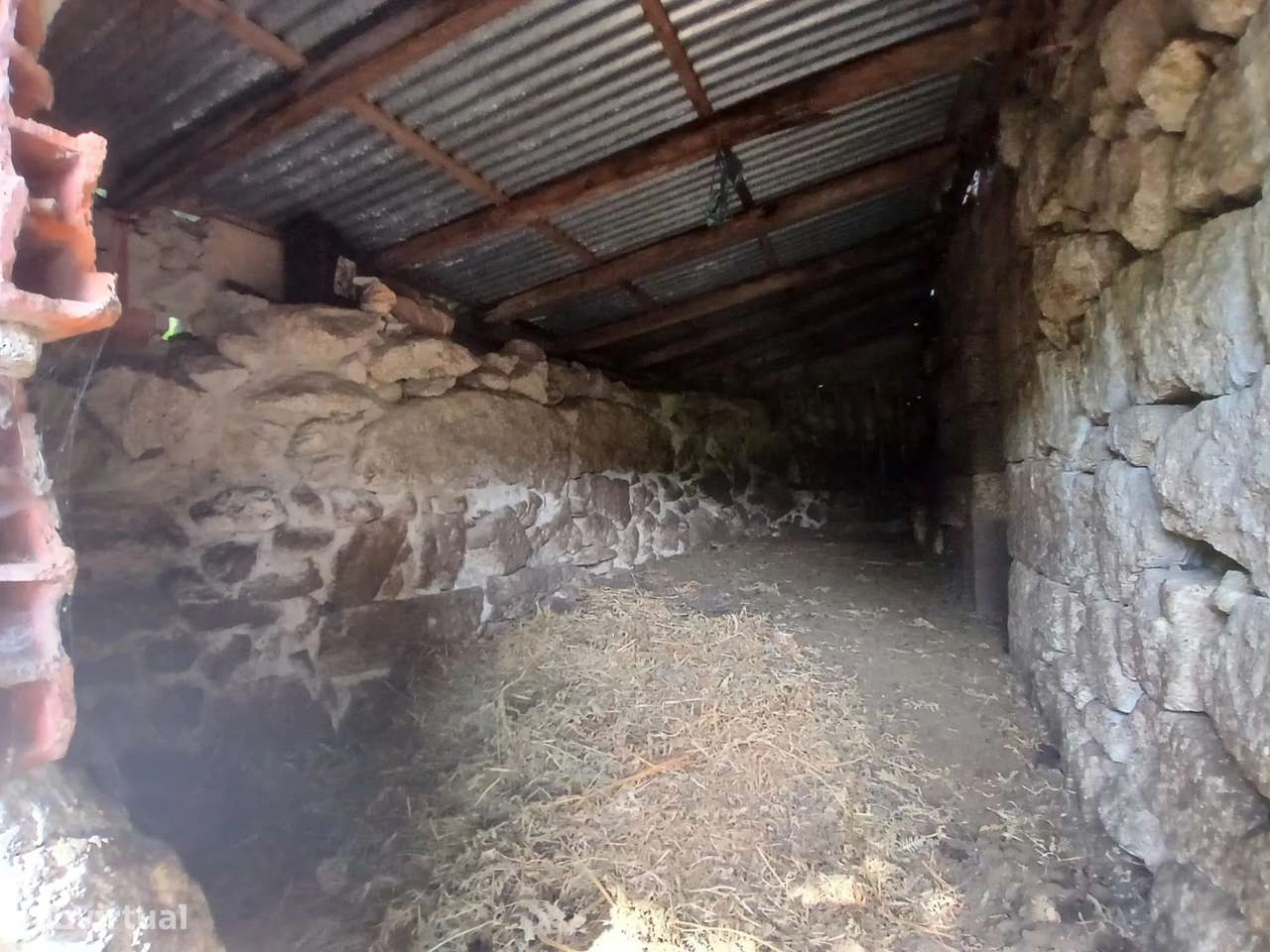 Terreno rústico com casa em pedra para recuperar – Soajo, Arcos de Val-8