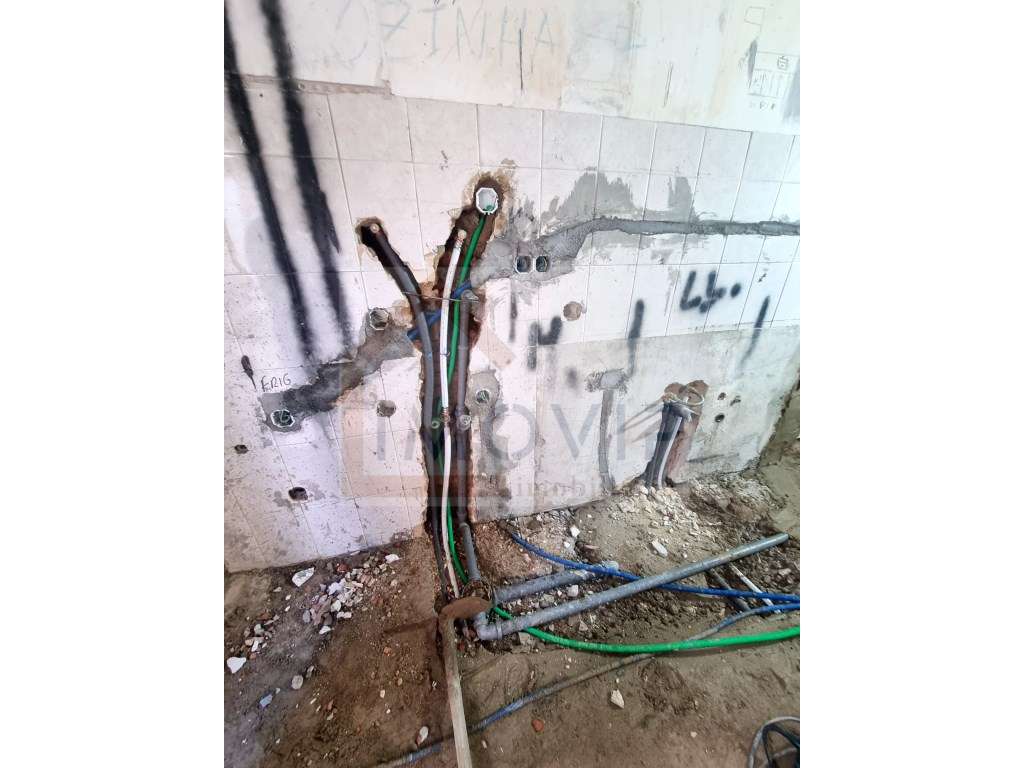 T1 em fase de remodelação total - oportunidade única!-8