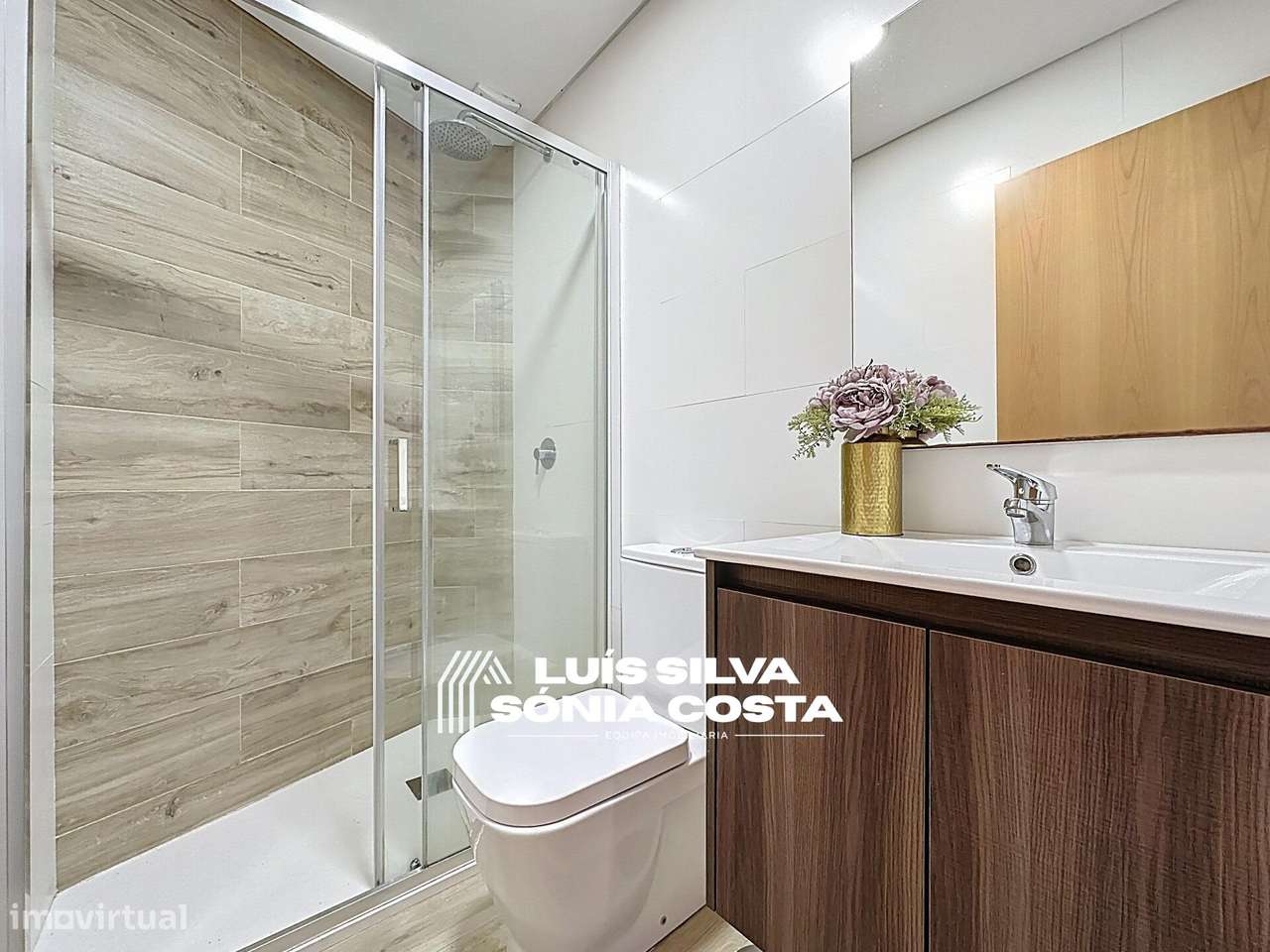 Loja transformada em Apartamento T1+1 Remodelado c/ 2 Varandas c/...-21