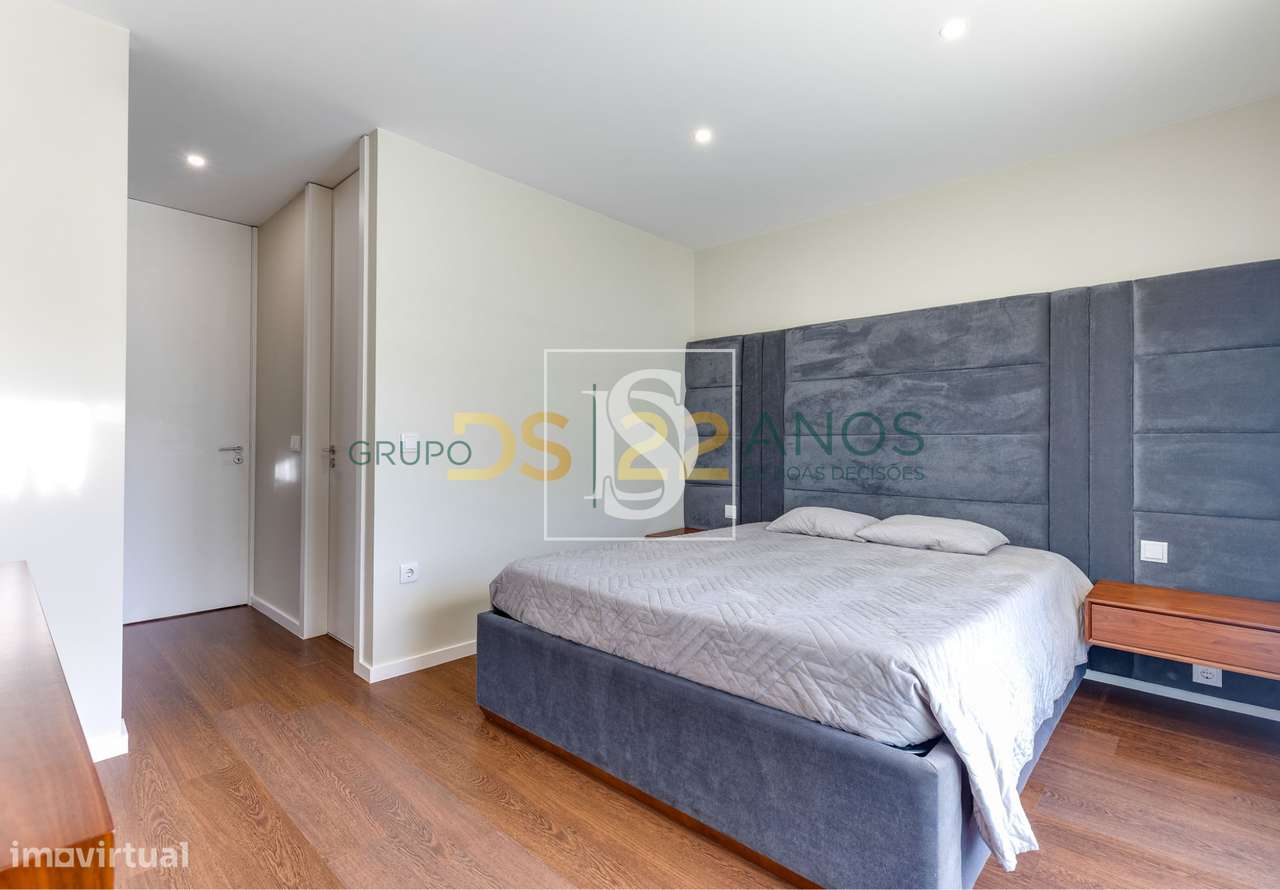 Moradia de construção moderna, situada na 3. ª linha de praia na Póvoa-19