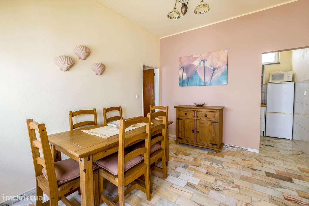 MORADIA TIPICA  GEMINADA  COM 3 QUARTOS  E TERRAÇOS NO CENTRO DE ESPIC - Grande imagem: 3/32